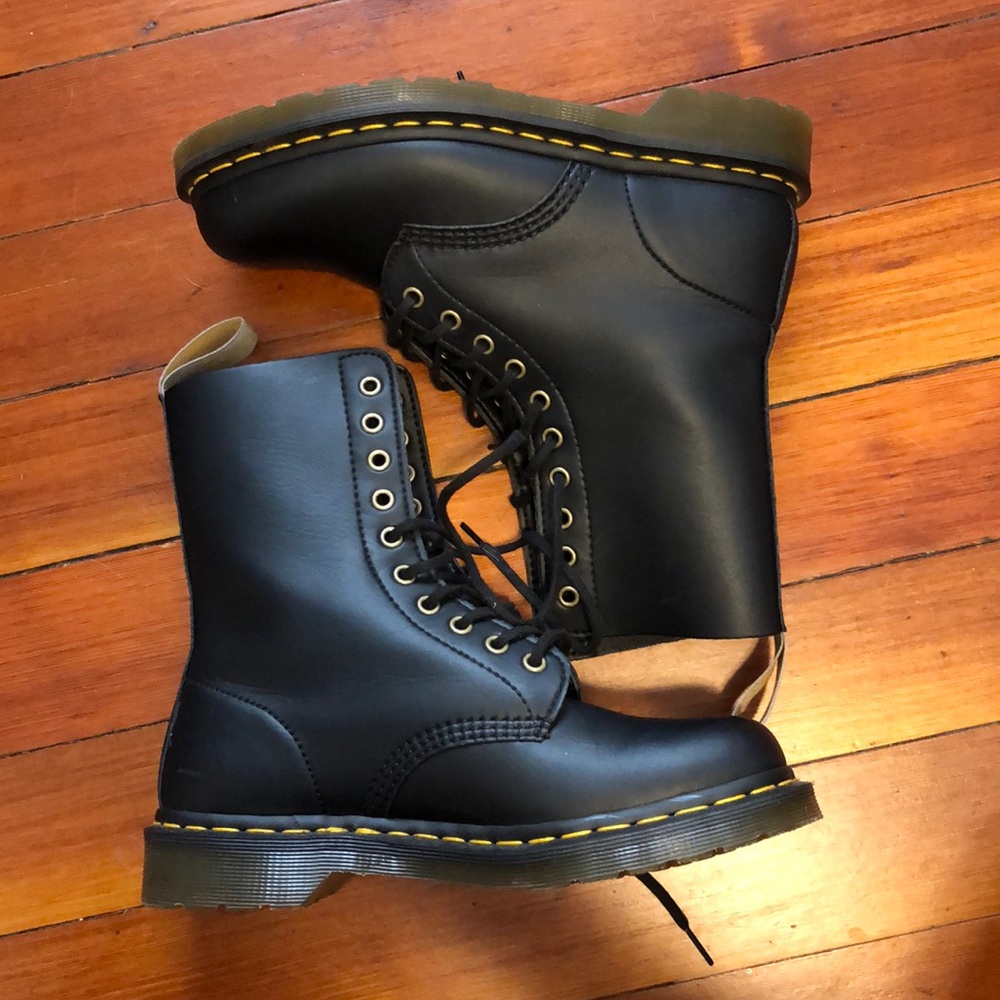 Dr martens Vegan black 1490 lace up boot